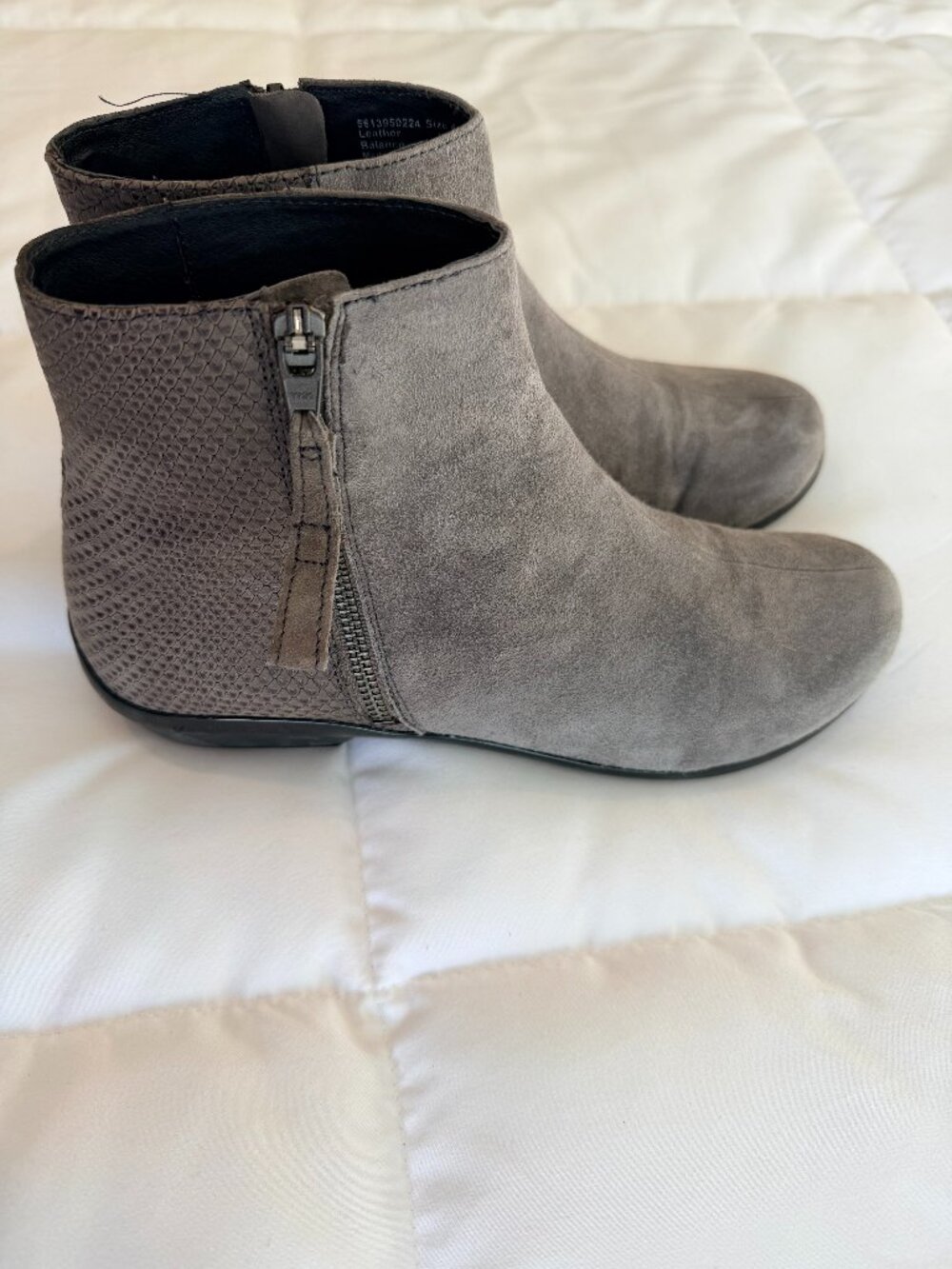 Dansko Ankle Boots Gray Suede Leather Side Zip Size 41 US 10.5 Bootie Casual